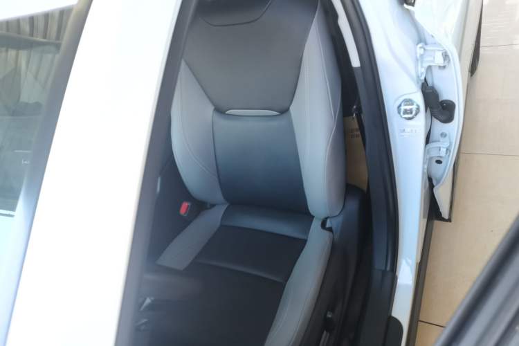 Used Toyota bZ3 2023 517 km Elite PRO Left Front Seat