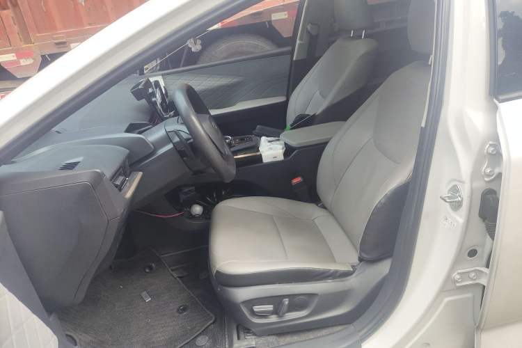 Used Toyota bZ3 2023 517 km Elite PRO Left Front Seat