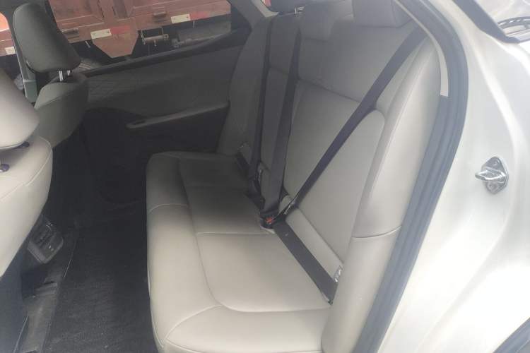 Used Toyota bZ3 2023 517 km Elite PRO Left Rear Seat