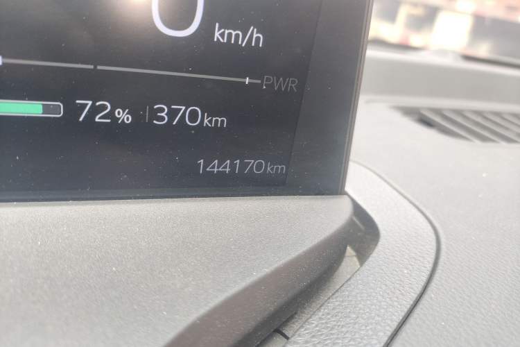 Used Toyota bZ3 2023 517 km Elite PRO Odometer Close Up