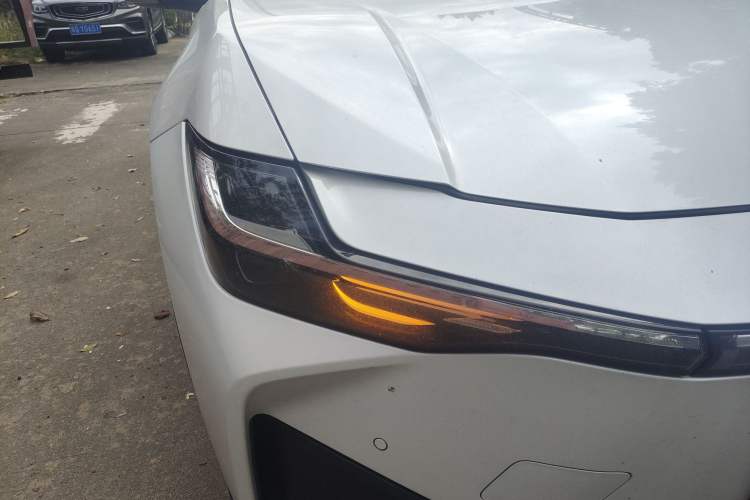 Used Toyota bZ3 2023 517 km Elite PRO Right Front Headlight
