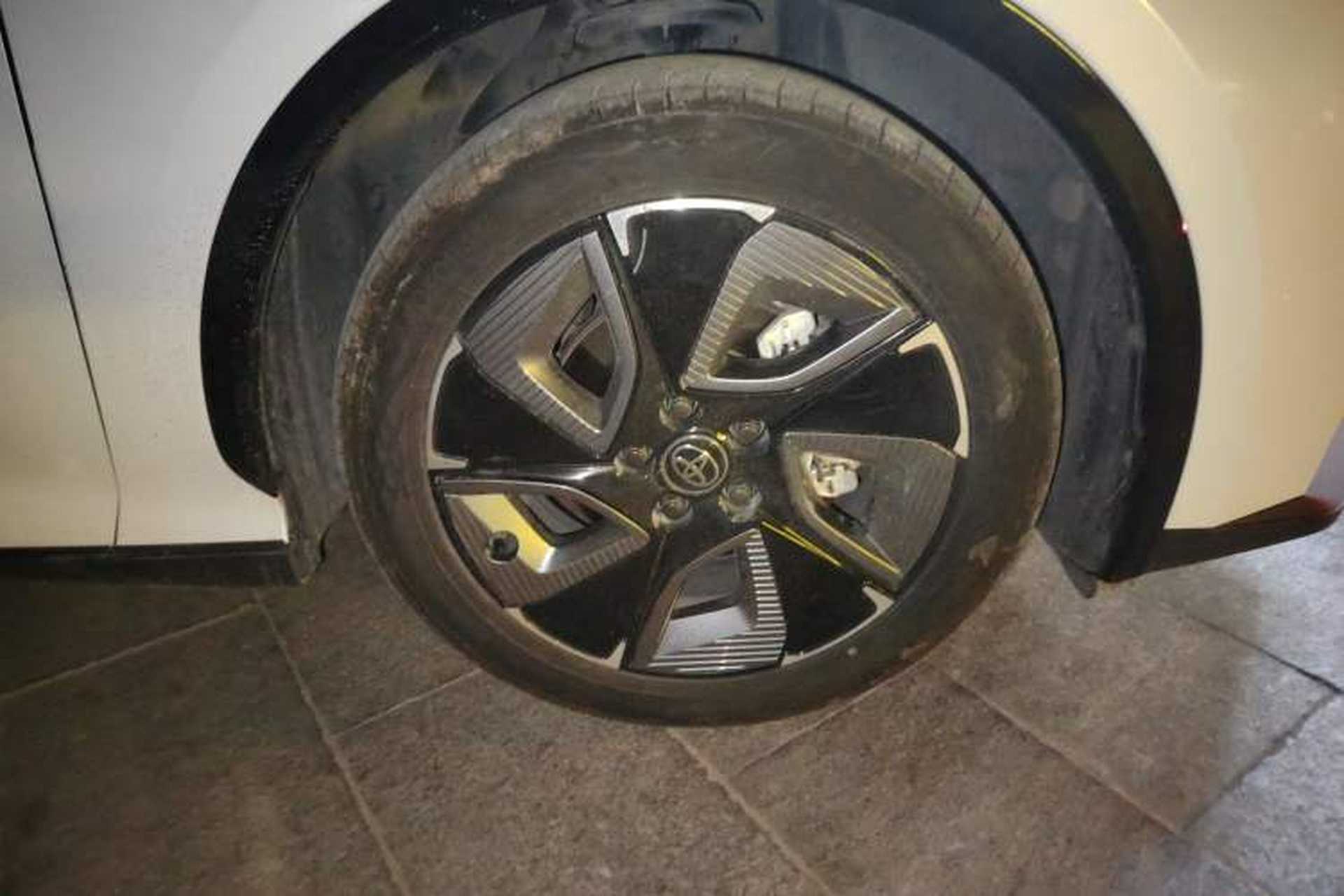 Used Toyota bZ3 2024 517 km Elite PRO Right Front Wheel Hub