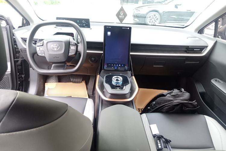 Used Toyota bZ3 2023 517 km Elite PRO Center Console