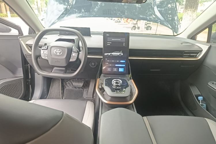 Used Toyota bZ3 2023 517 km Elite PRO Center Console