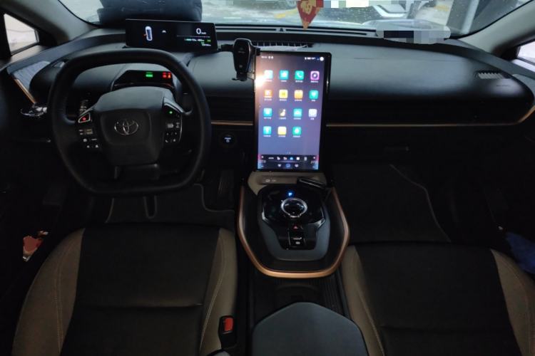 Used Toyota bZ3 2023 517 km Elite PRO Center Console