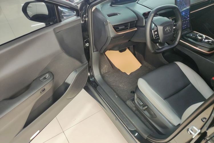 Used Toyota bZ3 2023 517 km Elite PRO Driver Seat