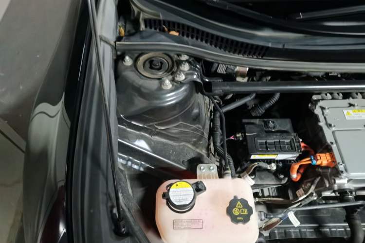 Used Toyota bZ3 2023 517 km Elite PRO Engine Bay Right