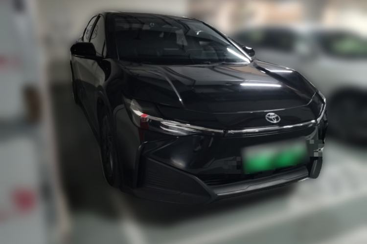 Used Toyota bZ3 2023 517 km Elite PRO Front Right 45 Deg
