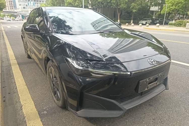 Used Toyota bZ3 2023 517 km Elite PRO Front Right 45 Deg