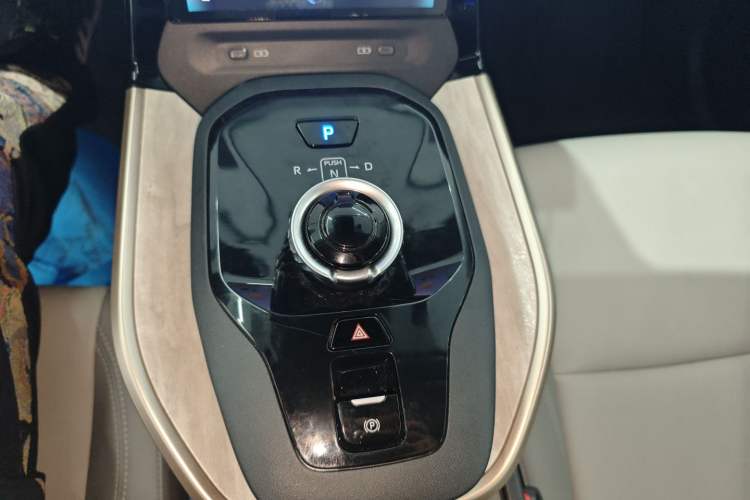 Used Toyota bZ3 2023 517 km Elite PRO Gear Lever