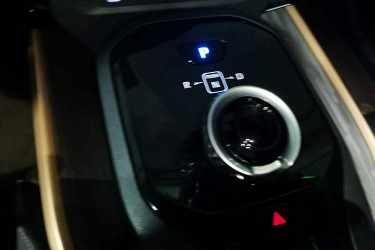 Used Toyota bZ3 2023 517 km Elite PRO Gear Lever
