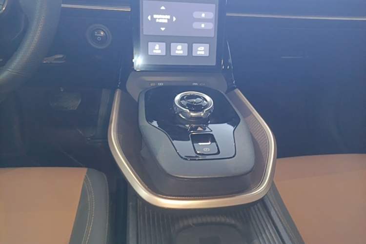 Used Toyota bZ3 2023 517 km Elite PRO Gear Lever