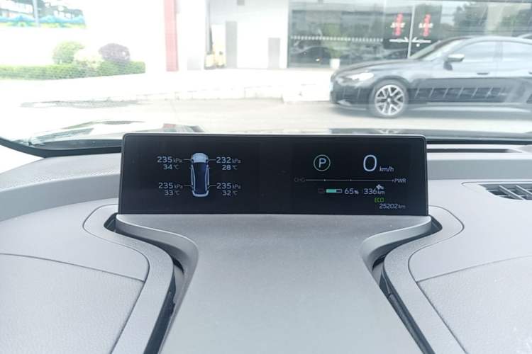 Used Toyota bZ3 2023 517 km Elite PRO Instrument Cluster