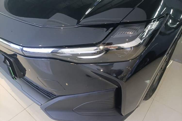 Used Toyota bZ3 2023 517 km Elite PRO Left Front Headlight