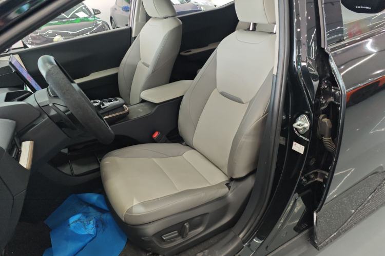 Used Toyota bZ3 2023 517 km Elite PRO Left Front Seat