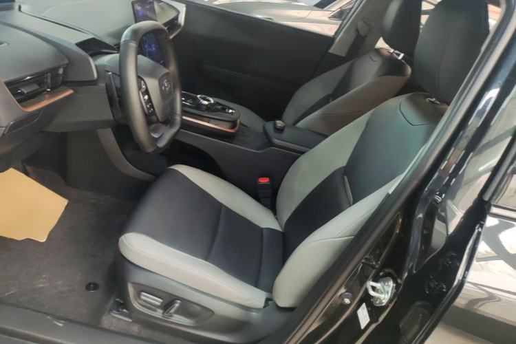 Used Toyota bZ3 2023 517 km Elite PRO Left Front Seat