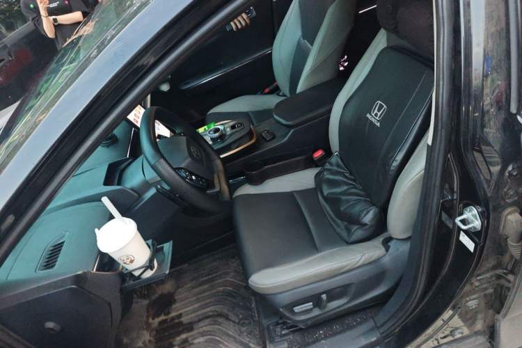 Used Toyota bZ3 2023 517 km Elite PRO Left Front Seat