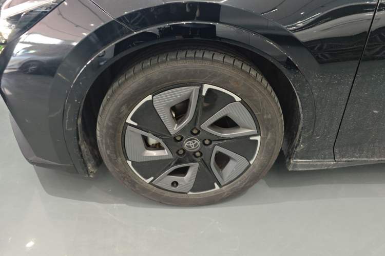 Used Toyota bZ3 2023 517 km Elite PRO Left Front Wheel Hub