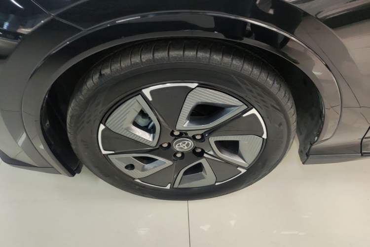 Used Toyota bZ3 2023 517 km Elite PRO Left Front Wheel Hub