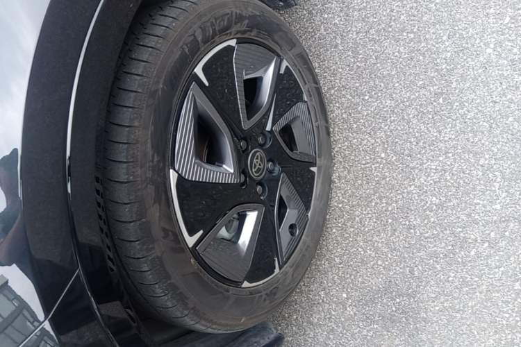 Used Toyota bZ3 2023 517 km Elite PRO Left Front Wheel Hub