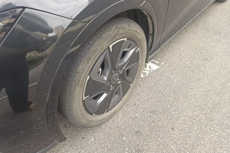 Used Toyota bZ3 2023 517 km Elite PRO Left Front Wheel Hub