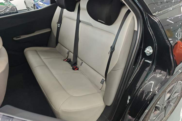Used Toyota bZ3 2023 517 km Elite PRO Left Rear Seat