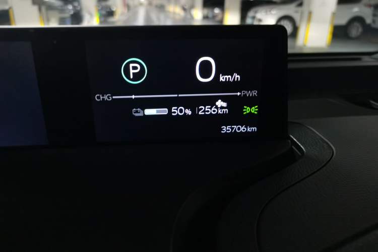Used Toyota bZ3 2023 517 km Elite PRO Odometer Close Up