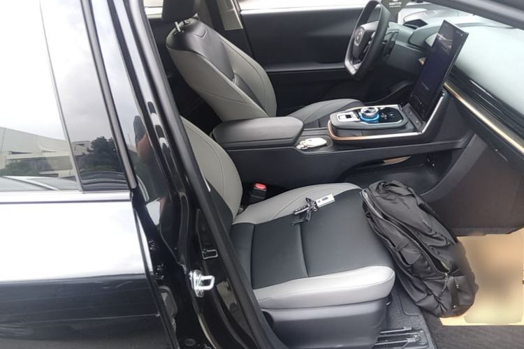 Used Toyota bZ3 2023 517 km Elite PRO Right Front Seat