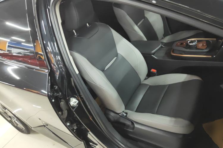 Used Toyota bZ3 2023 517 km Elite PRO Right Front Seat