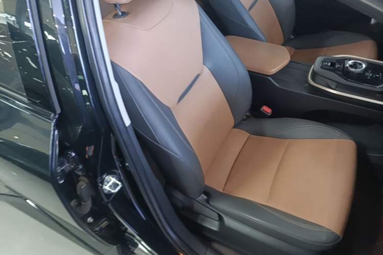 Used Toyota bZ3 2023 517 km Elite PRO Right Front Seat