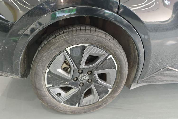 Used Toyota bZ3 2023 517 km Elite PRO Right Rear Wheel Hub