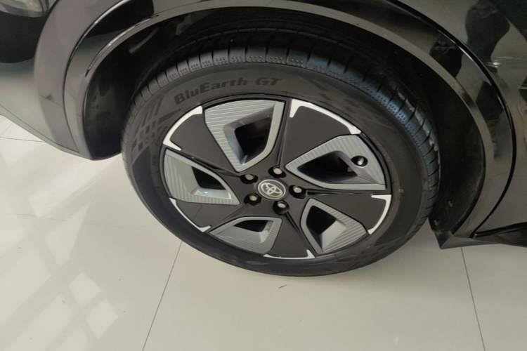 Used Toyota bZ3 2023 517 km Elite PRO Right Rear Wheel Hub
