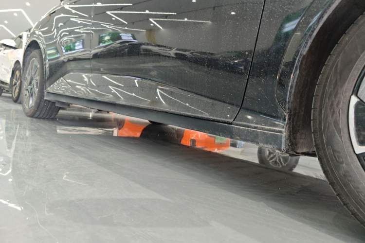 Used Toyota bZ3 2023 517 km Elite PRO Right Side Sill