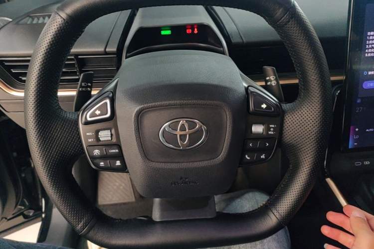 Used Toyota bZ3 2023 517 km Elite PRO Steering Wheel