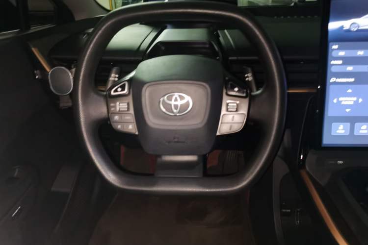 Used Toyota bZ3 2023 517 km Elite PRO Steering Wheel