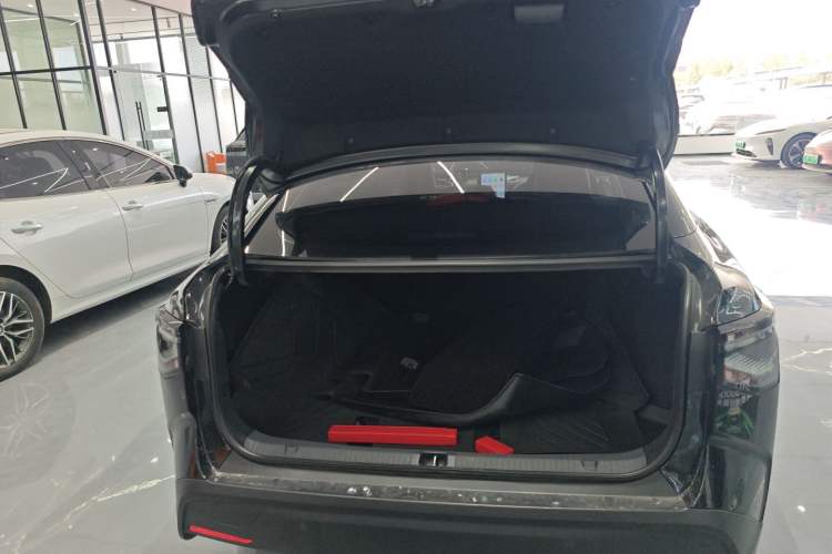 Used Toyota bZ3 2023 517 km Elite PRO Trunk