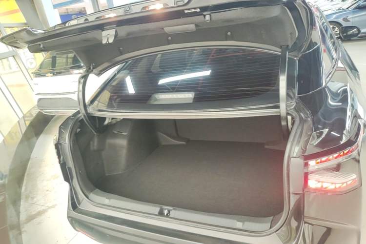 Used Toyota bZ3 2023 517 km Elite PRO Trunk