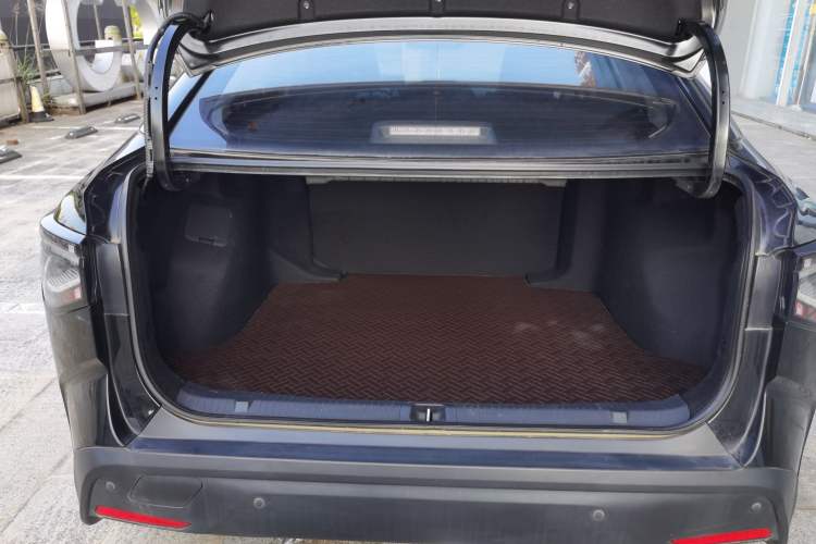Used Toyota bZ3 2023 517 km Elite PRO Trunk