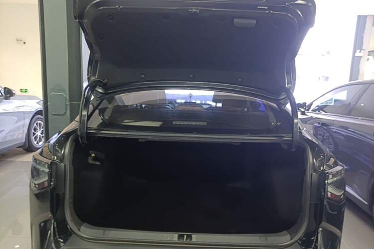 Used Toyota bZ3 2023 517 km Elite PRO Trunk
