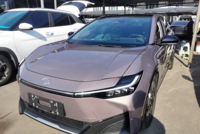 Used Toyota bZ3 2023 616 km Long-Range Premium