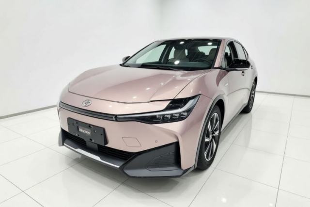 Used Toyota bZ3 2023 616 km Long-Range Premium