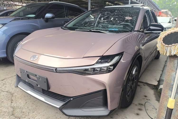 Used Toyota bZ3 2023 616 km Long-Range Premium Guazi used car, China used car export, Used car for sale, Used cars, Cheapest cars for sale
