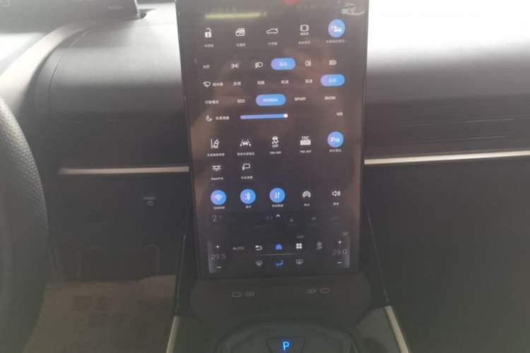 Used Toyota bZ3 2023 517 km Elite PRO Audio And AC Panel