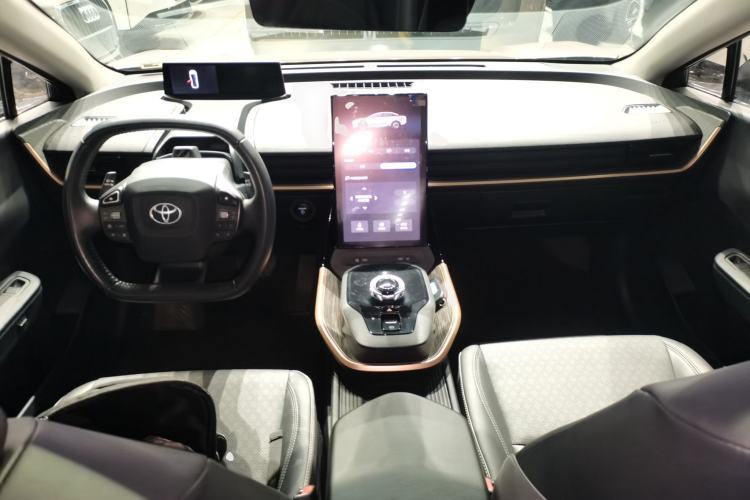 Used Toyota bZ3 2023 616 km Long-Range Premium Center Console