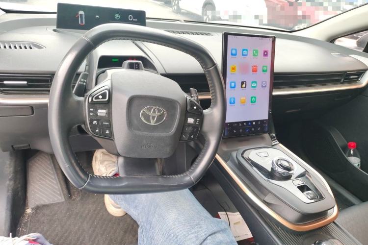 Used Toyota bZ3 2023 616 km Long-Range Premium Center Console