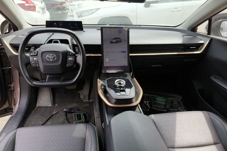 Used Toyota bZ3 2023 616 km Long-Range Premium Center Console
