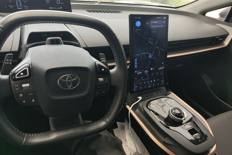Used Toyota bZ3 2023 616 km Long-Range Premium Center Console