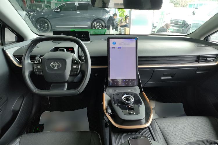 Used Toyota bZ3 2023 616 km Long-Range Premium Center Console