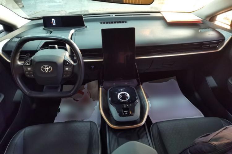 Used Toyota bZ3 2023 616 km Long-Range Premium Center Console