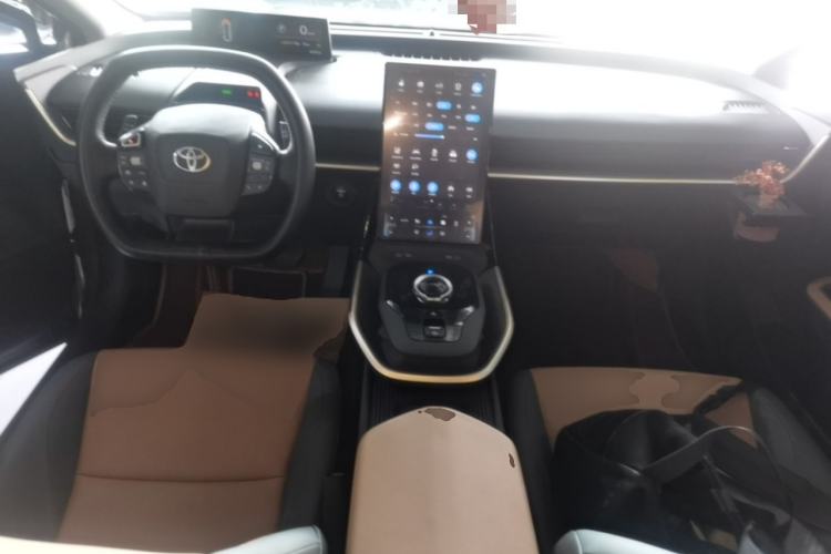Used Toyota bZ3 2023 517 km Elite PRO Center Console